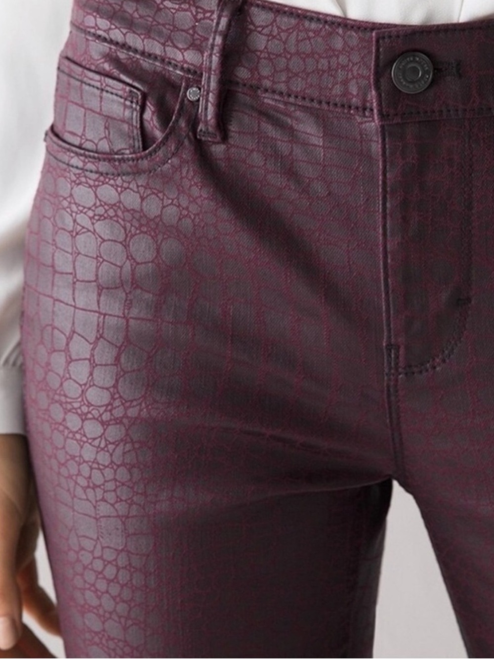 White House Black Market Maroon/ Burgundy Skinny Croc-Embossed Faux Leather sz 6
